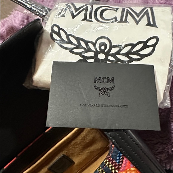 Mcm 2 way bag with dust bag and card - Picture 8 of 9